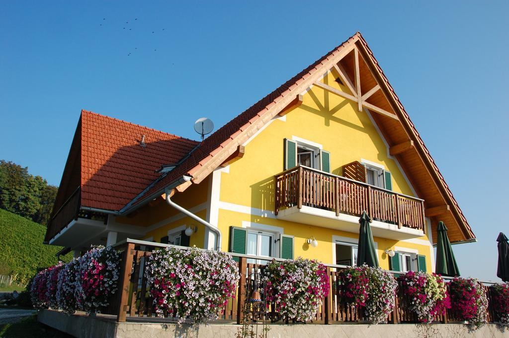 Weingut-Gaestehaus Birnstingl Gamlitz Room photo